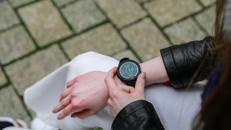 Petit Traceur GPS pour Chat: Suivez les Déplacements et Recevez des Alertes Instantanées