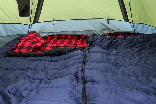 Dormez confortablement en plein air avec ce sac de couchage polyvalent